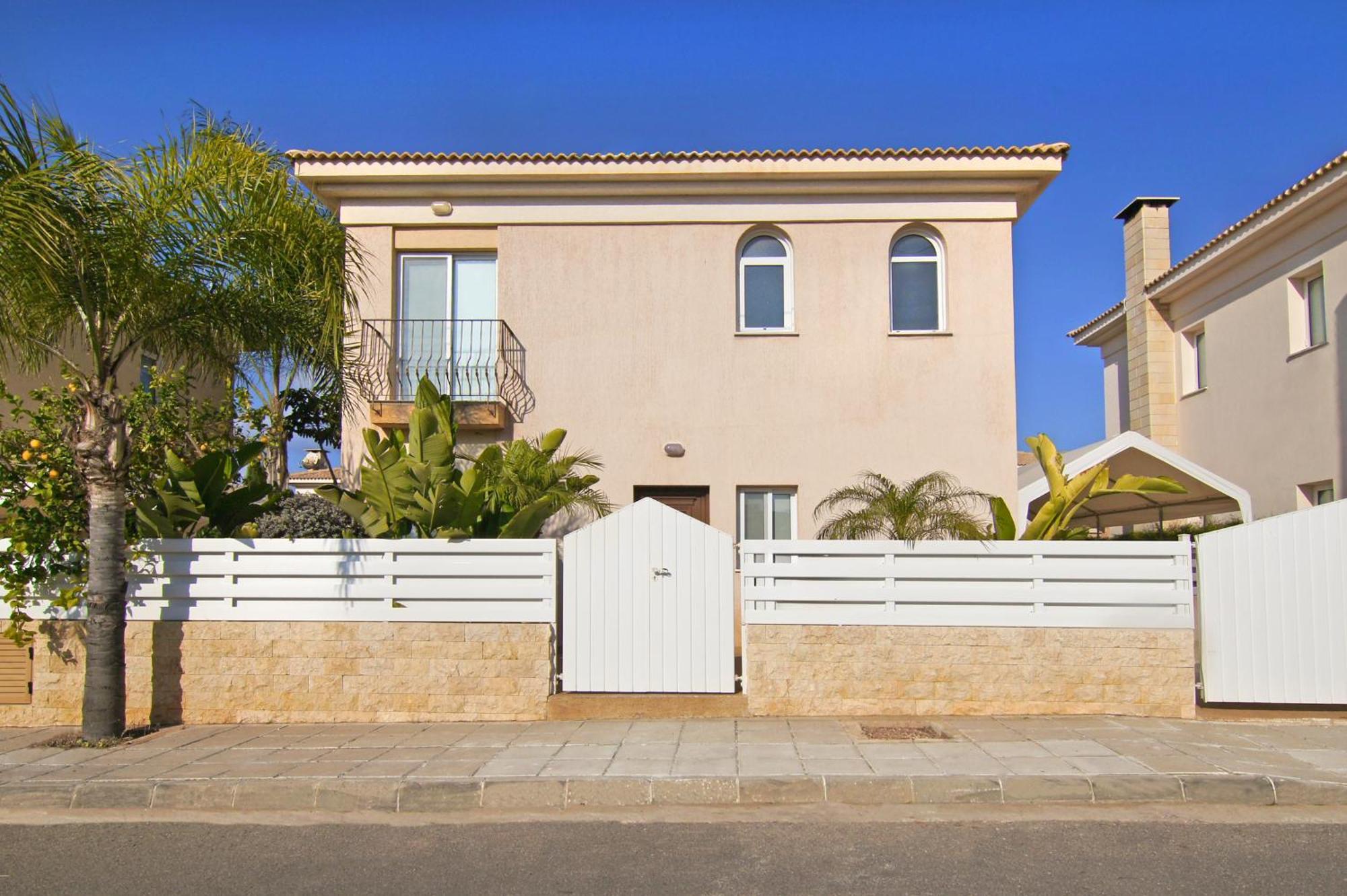 Villa Alyson Paralimni Exterior photo