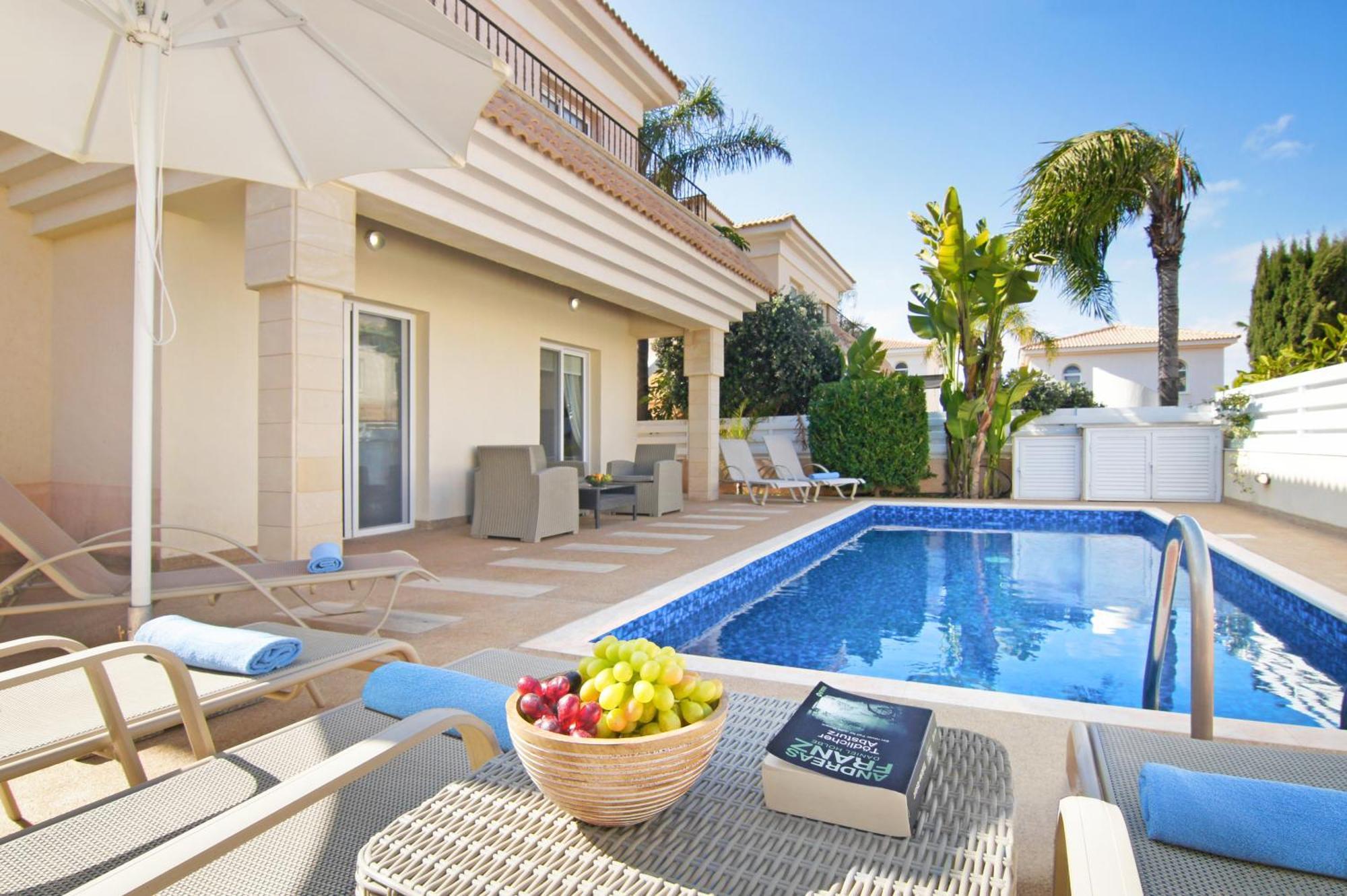 Villa Alyson Paralimni Exterior photo